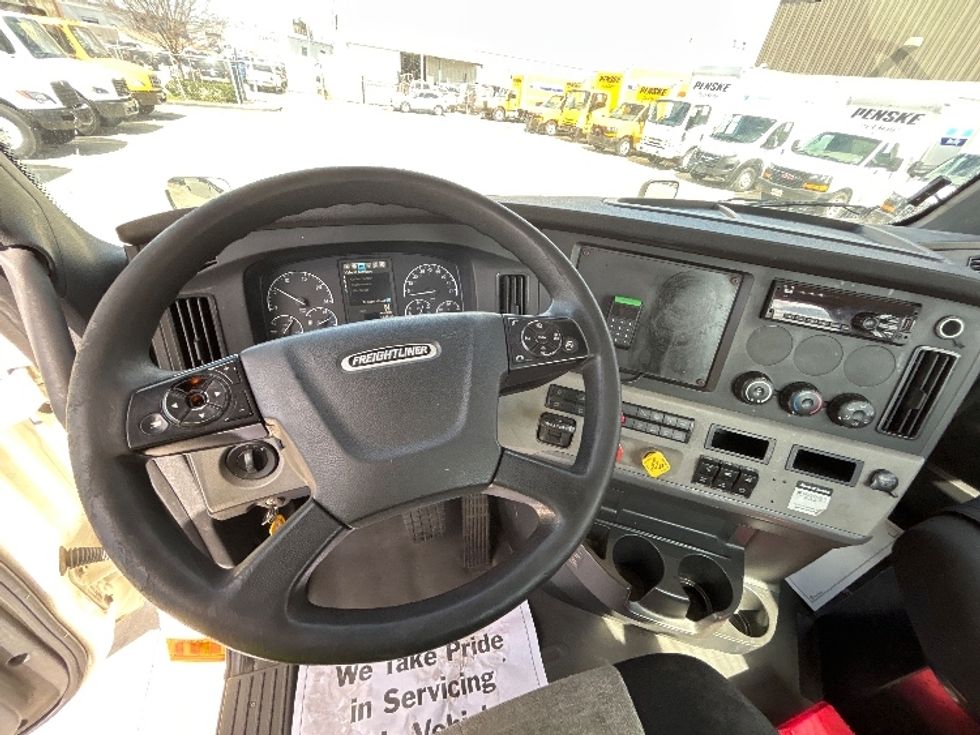 Day Cab Tractor-Heavy Duty Tractors-Freightliner-2019-T12664ST-Hammond-LA-456,896\n\t\tmiles-$ 41,500 - Image 11