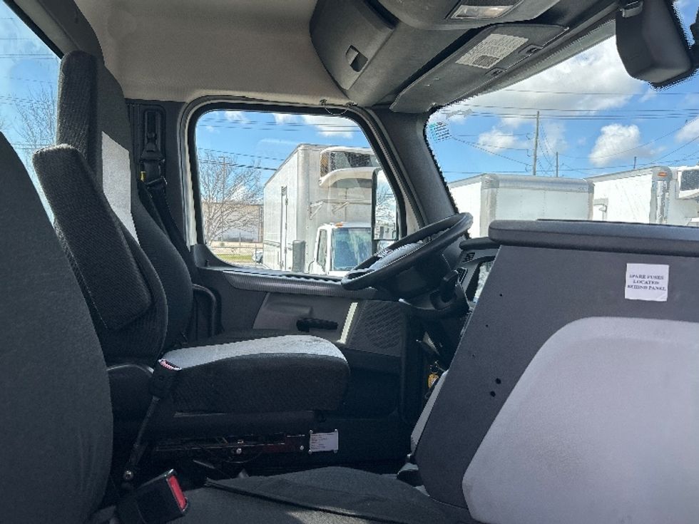 Day Cab Tractor-Heavy Duty Tractors-Freightliner-2019-T12664ST-Hammond-LA-456,896\n\t\tmiles-$ 41,500 - Image 14