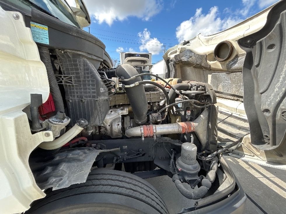 Day Cab Tractor-Heavy Duty Tractors-Freightliner-2019-T12664ST-Hammond-LA-456,896\n\t\tmiles-$ 41,500 - Image 15