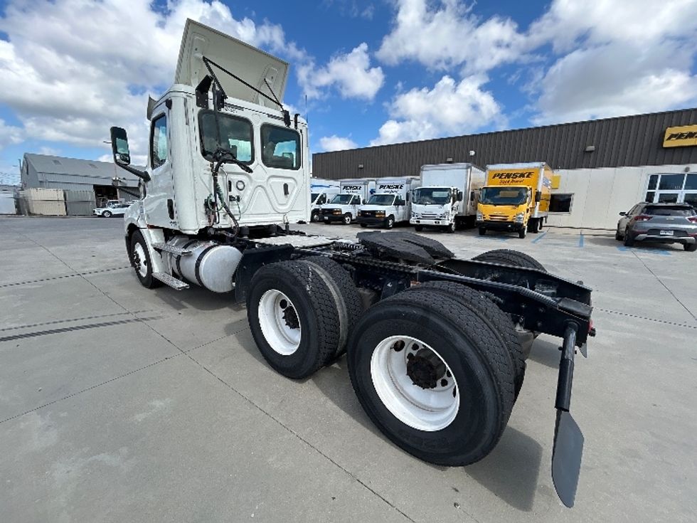Day Cab Tractor-Heavy Duty Tractors-Freightliner-2019-T12664ST-Hammond-LA-456,896\n\t\tmiles-$ 41,500 - Image 5