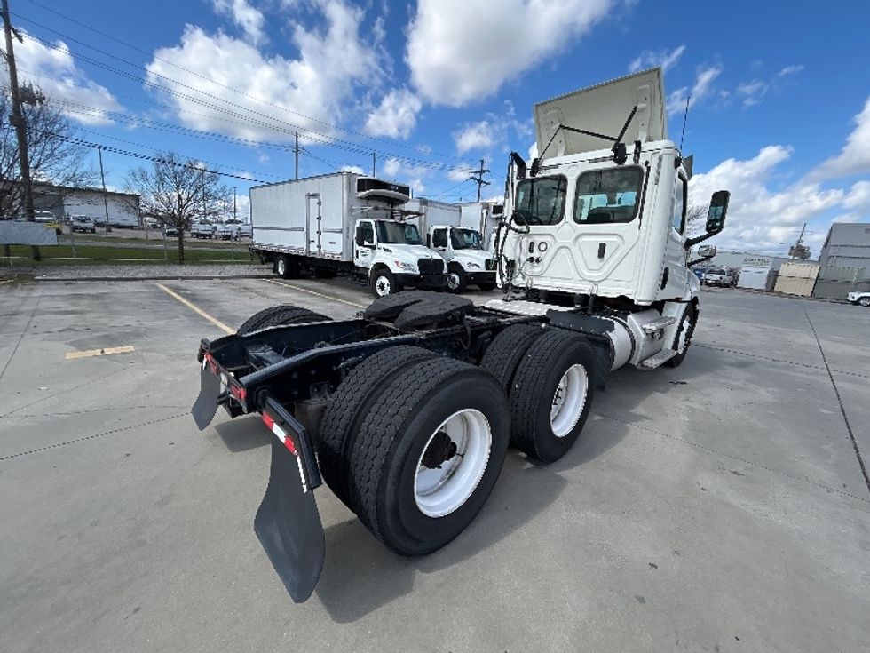Day Cab Tractor-Heavy Duty Tractors-Freightliner-2019-T12664ST-Hammond-LA-456,896\n\t\tmiles-$ 41,500 - Image 7