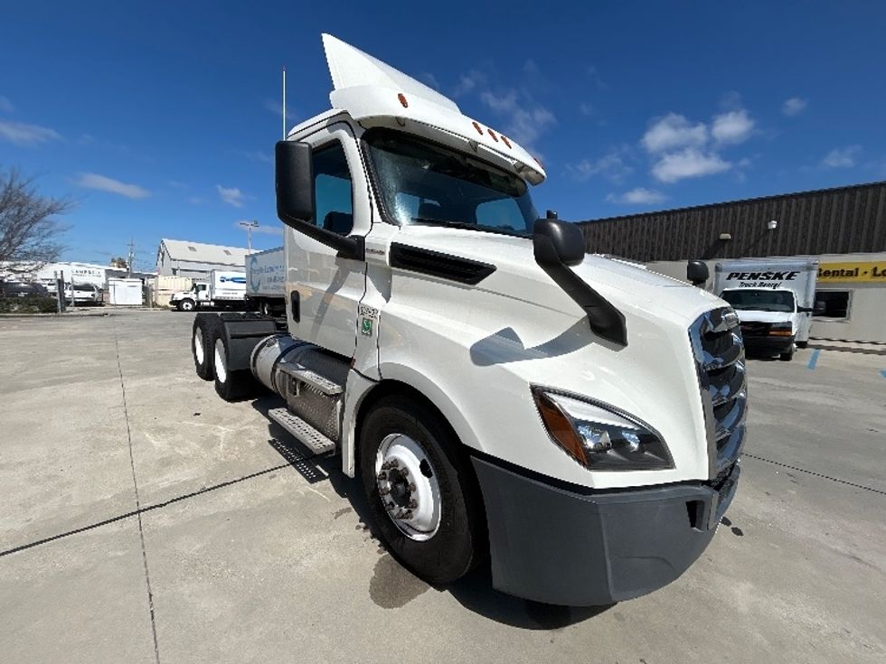 Day Cab Tractor-Heavy Duty Tractors-Freightliner-2019-T12664ST-Hammond-LA-501,976\n\t\tmiles-$ 36,250 - Image 1