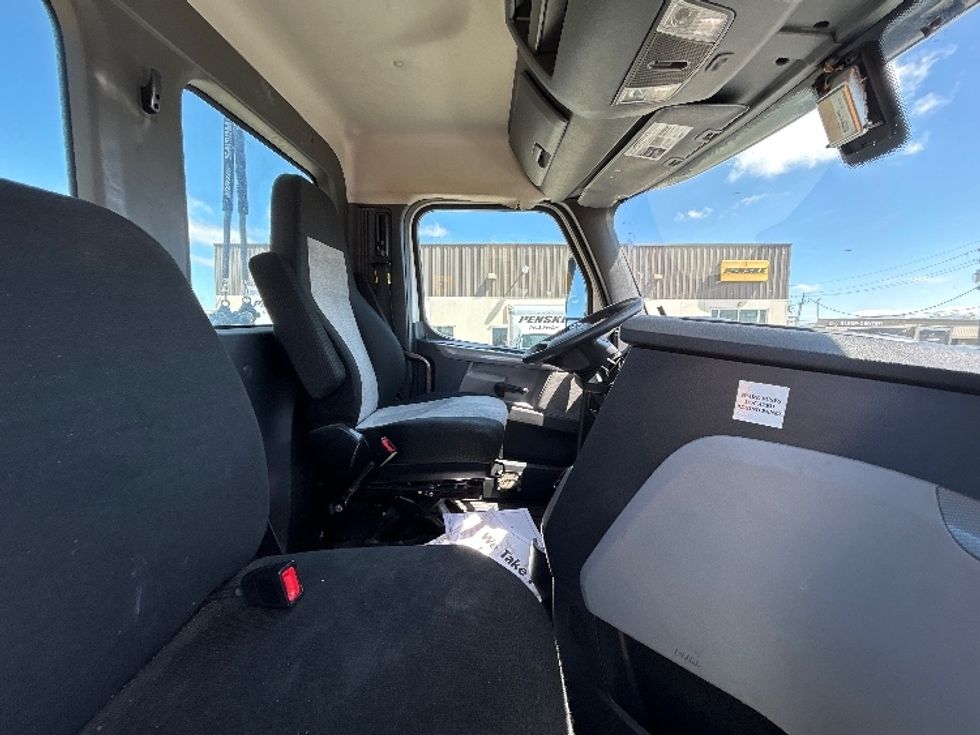 Day Cab Tractor-Heavy Duty Tractors-Freightliner-2019-T12664ST-Hammond-LA-501,976\n\t\tmiles-$ 36,250 - Image 13