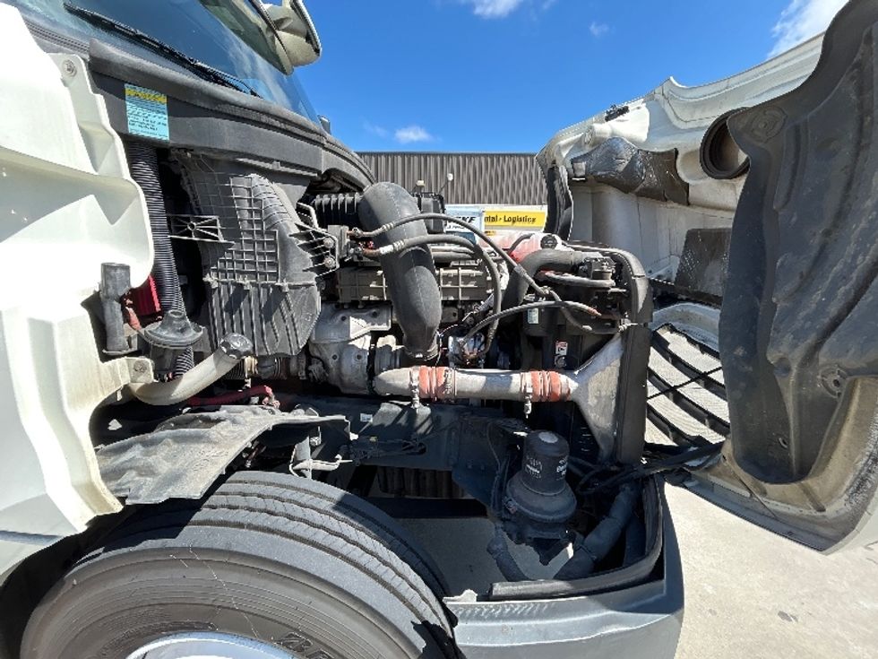 Day Cab Tractor-Heavy Duty Tractors-Freightliner-2019-T12664ST-Hammond-LA-501,976\n\t\tmiles-$ 36,250 - Image 14