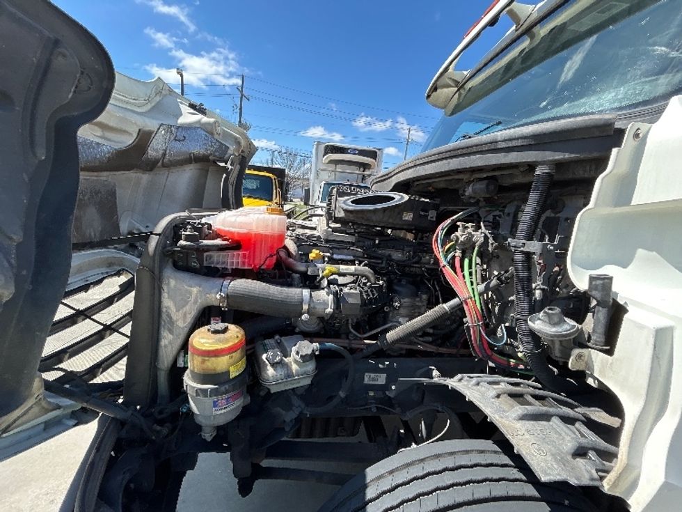 Day Cab Tractor-Heavy Duty Tractors-Freightliner-2019-T12664ST-Hammond-LA-501,976\n\t\tmiles-$ 36,250 - Image 15