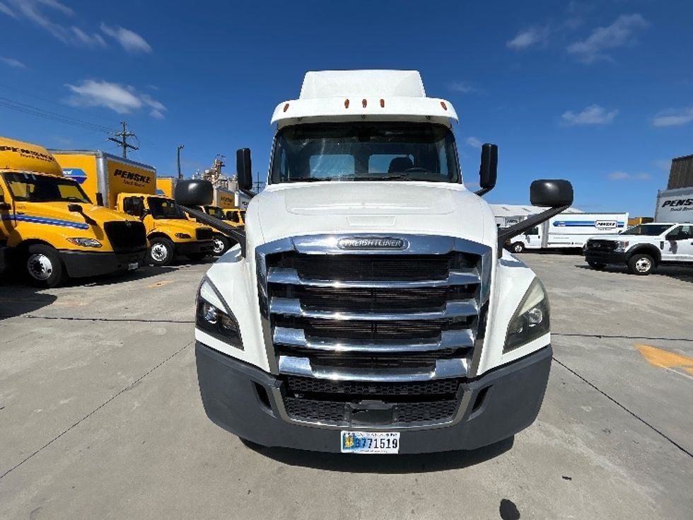 Day Cab Tractor-Heavy Duty Tractors-Freightliner-2019-T12664ST-Hammond-LA-501,976\n\t\tmiles-$ 36,250 - Image 2