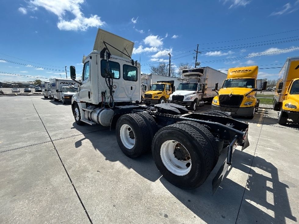 Day Cab Tractor-Heavy Duty Tractors-Freightliner-2019-T12664ST-Hammond-LA-501,976\n\t\tmiles-$ 36,250 - Image 5