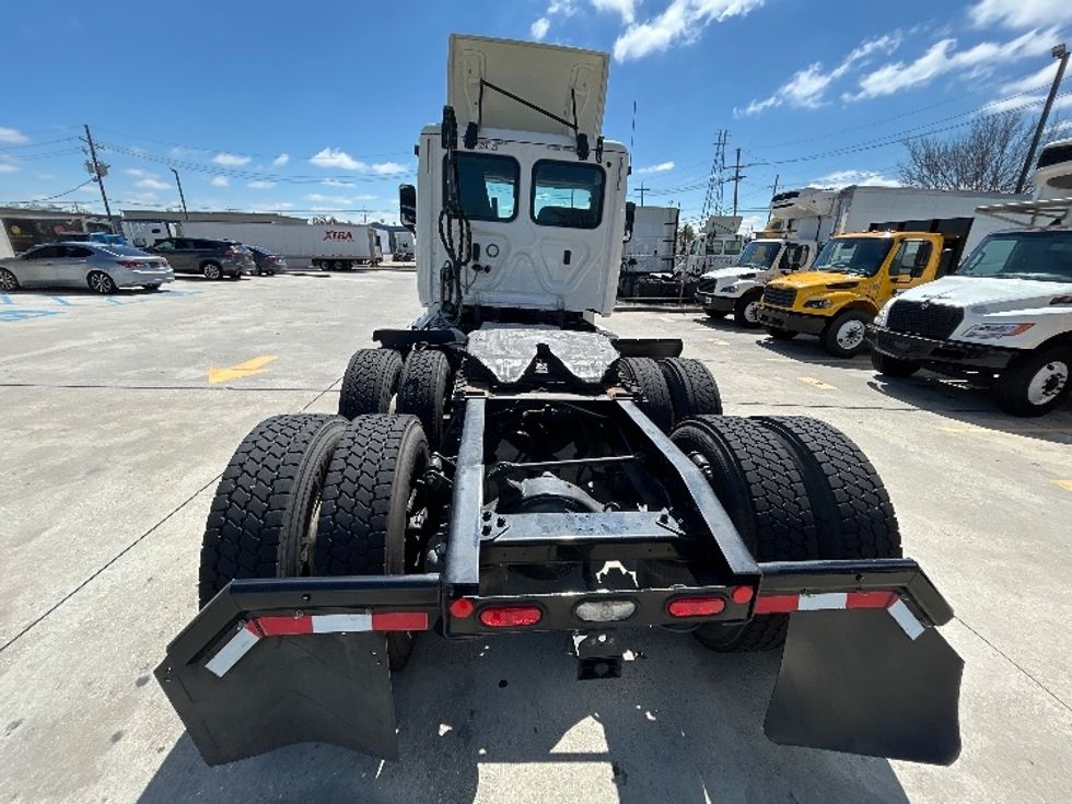 Day Cab Tractor-Heavy Duty Tractors-Freightliner-2019-T12664ST-Hammond-LA-501,976\n\t\tmiles-$ 36,250 - Image 6