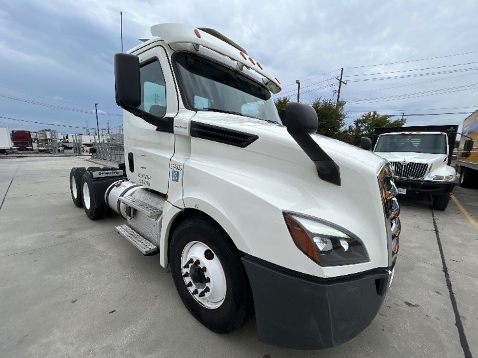 Day Cab Tractor-Heavy Duty Tractors-Freightliner-2019-T12664ST-Hammond-LA-660,952\n\t\tmiles-$ 26,000 - Image 1