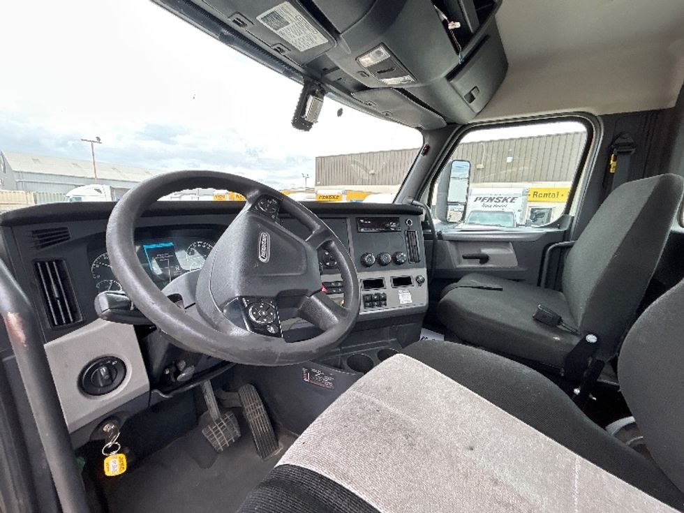 Day Cab Tractor-Heavy Duty Tractors-Freightliner-2019-T12664ST-Hammond-LA-660,952\n\t\tmiles-$ 26,000 - Image 10