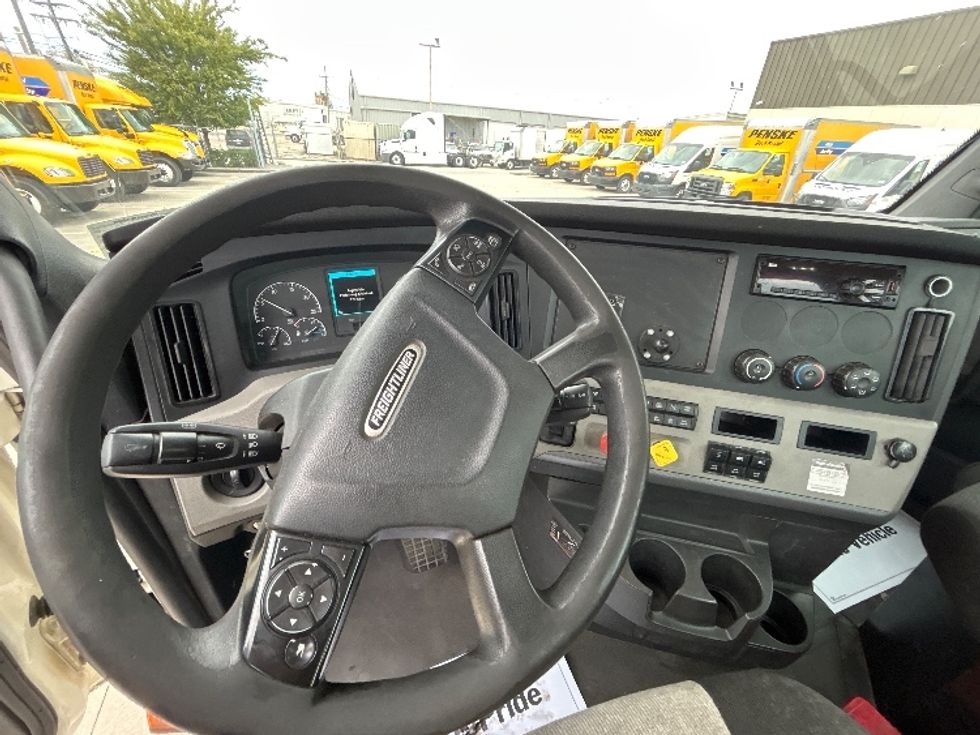 Day Cab Tractor-Heavy Duty Tractors-Freightliner-2019-T12664ST-Hammond-LA-660,952\n\t\tmiles-$ 26,000 - Image 11