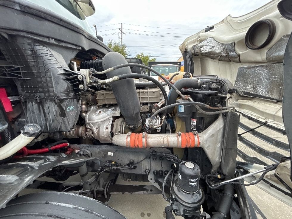 Day Cab Tractor-Heavy Duty Tractors-Freightliner-2019-T12664ST-Hammond-LA-660,952\n\t\tmiles-$ 26,000 - Image 15