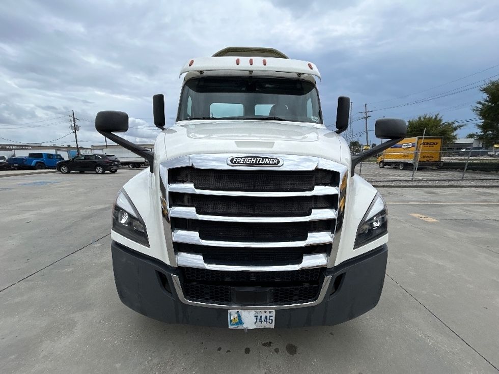 Day Cab Tractor-Heavy Duty Tractors-Freightliner-2019-T12664ST-Hammond-LA-660,952\n\t\tmiles-$ 26,000 - Image 2