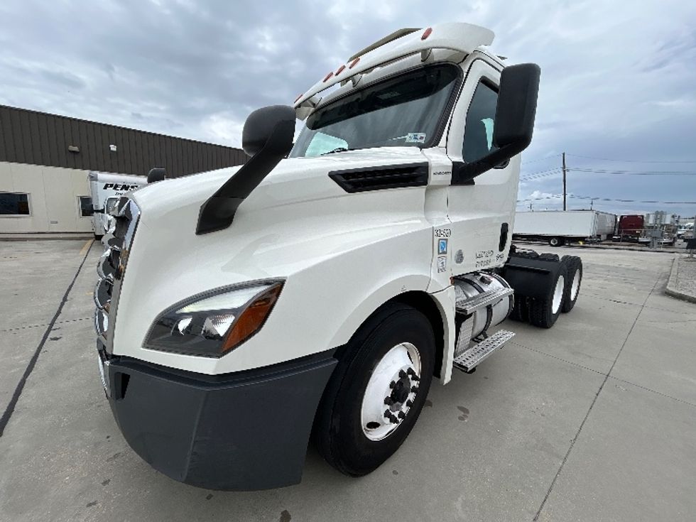 Day Cab Tractor-Heavy Duty Tractors-Freightliner-2019-T12664ST-Hammond-LA-660,952\n\t\tmiles-$ 26,000 - Image 3