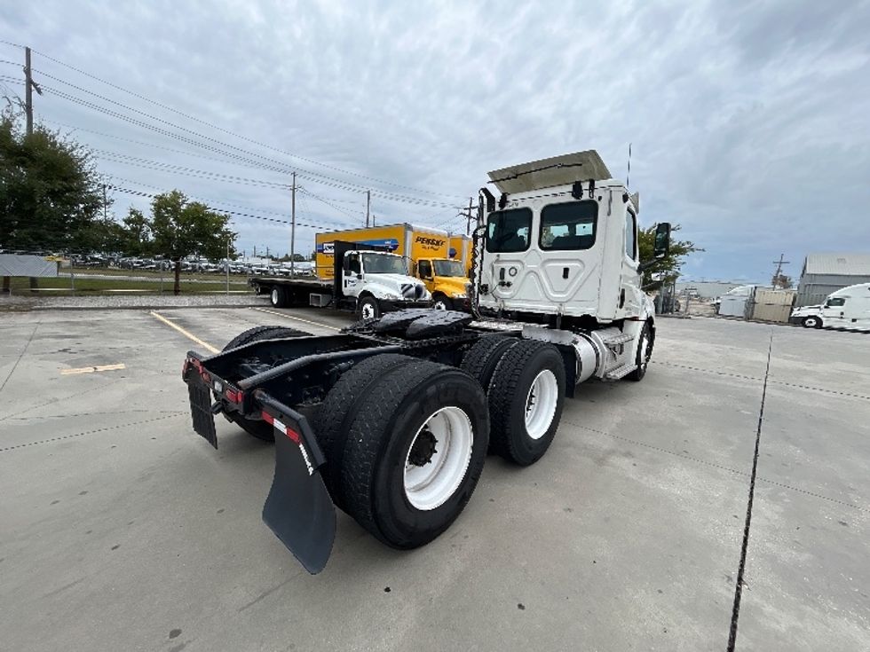 Day Cab Tractor-Heavy Duty Tractors-Freightliner-2019-T12664ST-Hammond-LA-660,952\n\t\tmiles-$ 26,000 - Image 7