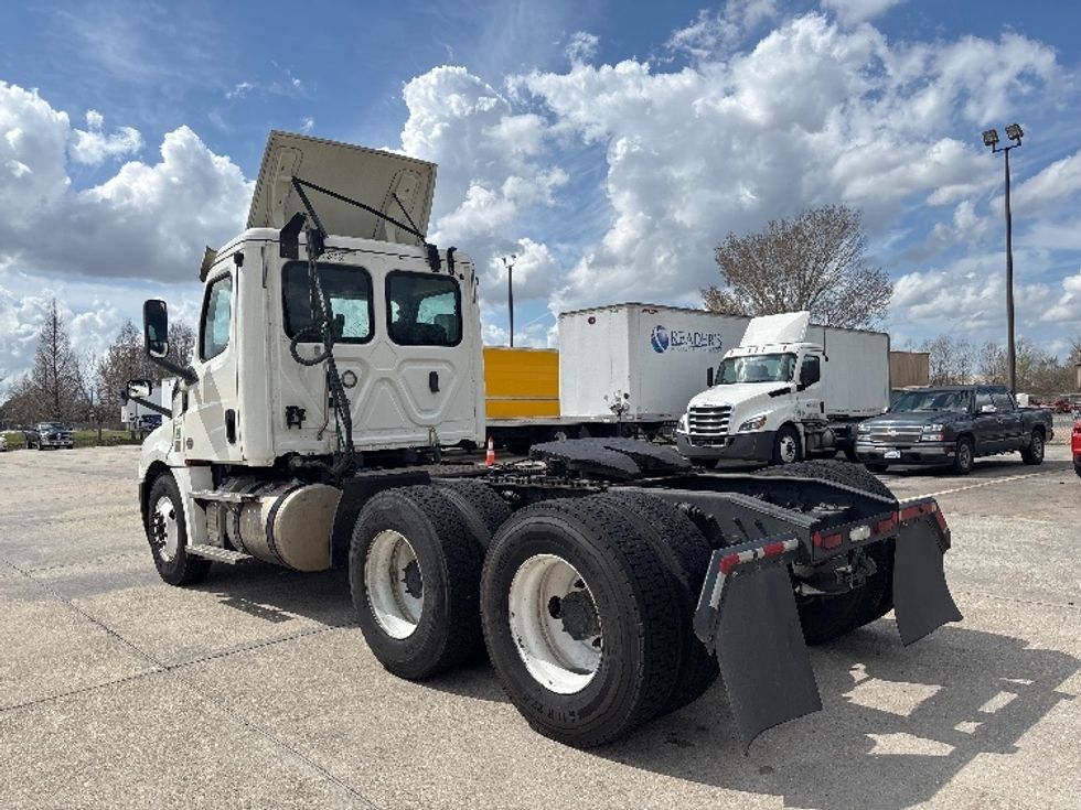 Day Cab Tractor-Heavy Duty Tractors-Freightliner-2019-T12664ST-Hammond-LA-695,300\n\t\tmiles-$ 23,000 - Image 5