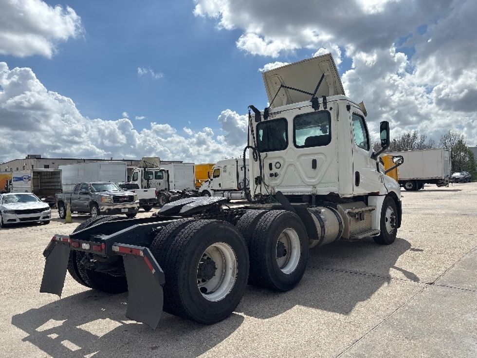 Day Cab Tractor-Heavy Duty Tractors-Freightliner-2019-T12664ST-Hammond-LA-695,300\n\t\tmiles-$ 23,000 - Image 7