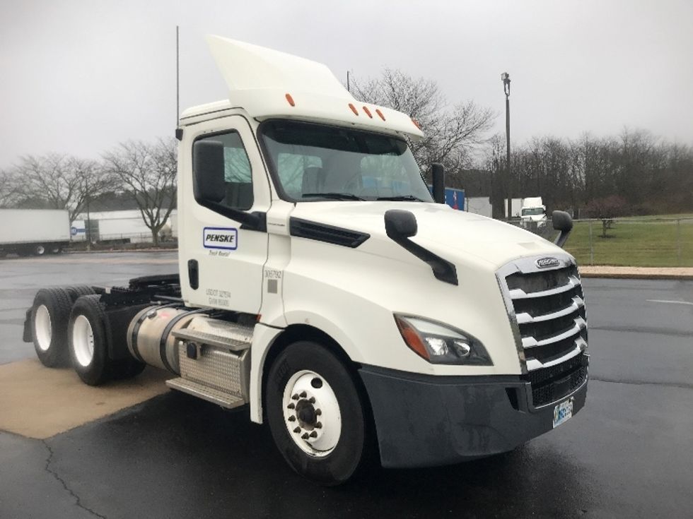 Day Cab Tractor-Heavy Duty Tractors-Freightliner-2019-T12664ST-Harrisburg-PA-119,408\n\t\tmiles-$ 53,000 - Image 1