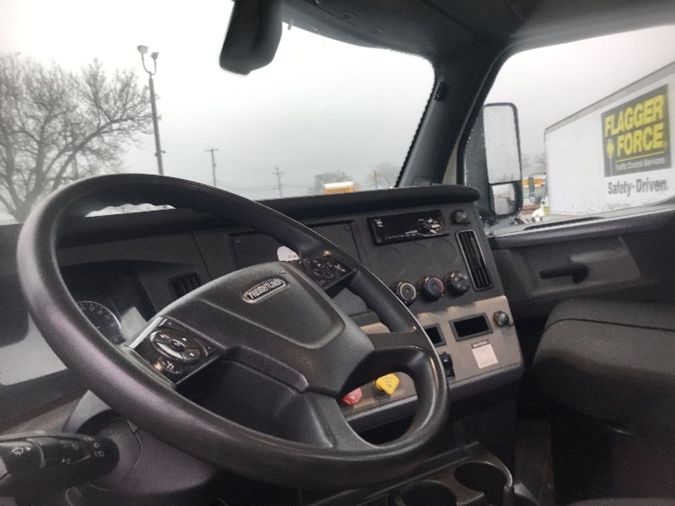 Day Cab Tractor-Heavy Duty Tractors-Freightliner-2019-T12664ST-Harrisburg-PA-119,408\n\t\tmiles-$ 53,000 - Image 10