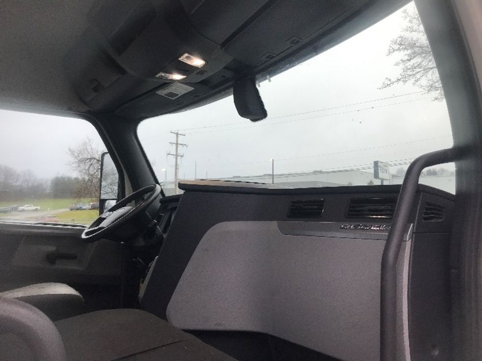 Day Cab Tractor-Heavy Duty Tractors-Freightliner-2019-T12664ST-Harrisburg-PA-119,408\n\t\tmiles-$ 53,000 - Image 13