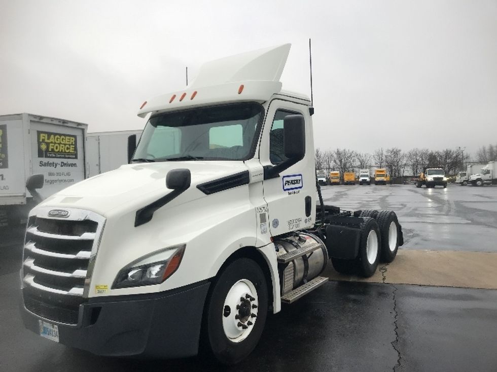 Day Cab Tractor-Heavy Duty Tractors-Freightliner-2019-T12664ST-Harrisburg-PA-119,408\n\t\tmiles-$ 53,000 - Image 3