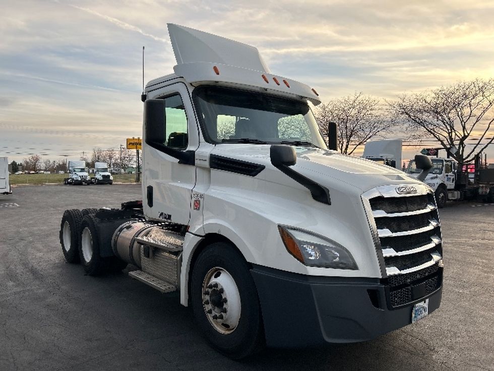 Day Cab Tractor-Heavy Duty Tractors-Freightliner-2019-T12664ST-Harrisburg-PA-291,110\n\t\tmiles-$ 37,750 - Image 1