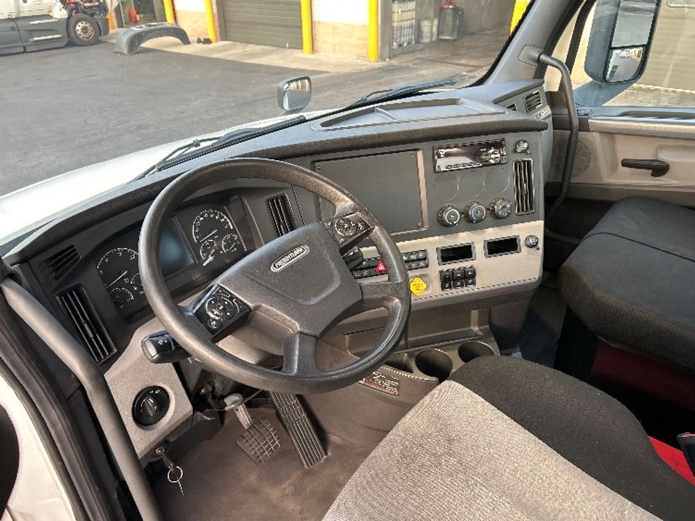 Day Cab Tractor-Heavy Duty Tractors-Freightliner-2019-T12664ST-Harrisburg-PA-291,110\n\t\tmiles-$ 37,750 - Image 10