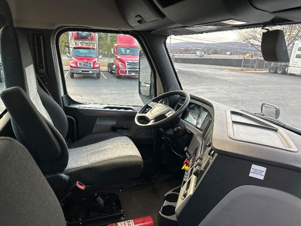 Day Cab Tractor-Heavy Duty Tractors-Freightliner-2019-T12664ST-Harrisburg-PA-291,110\n\t\tmiles-$ 37,750 - Image 14