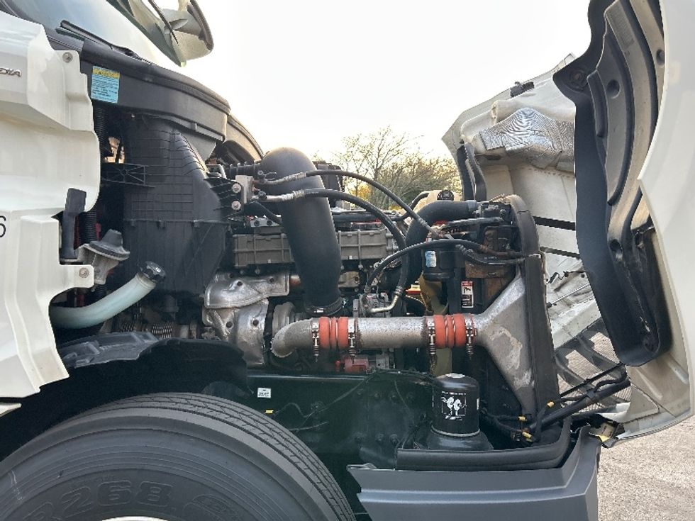 Day Cab Tractor-Heavy Duty Tractors-Freightliner-2019-T12664ST-Harrisburg-PA-291,110\n\t\tmiles-$ 37,750 - Image 15