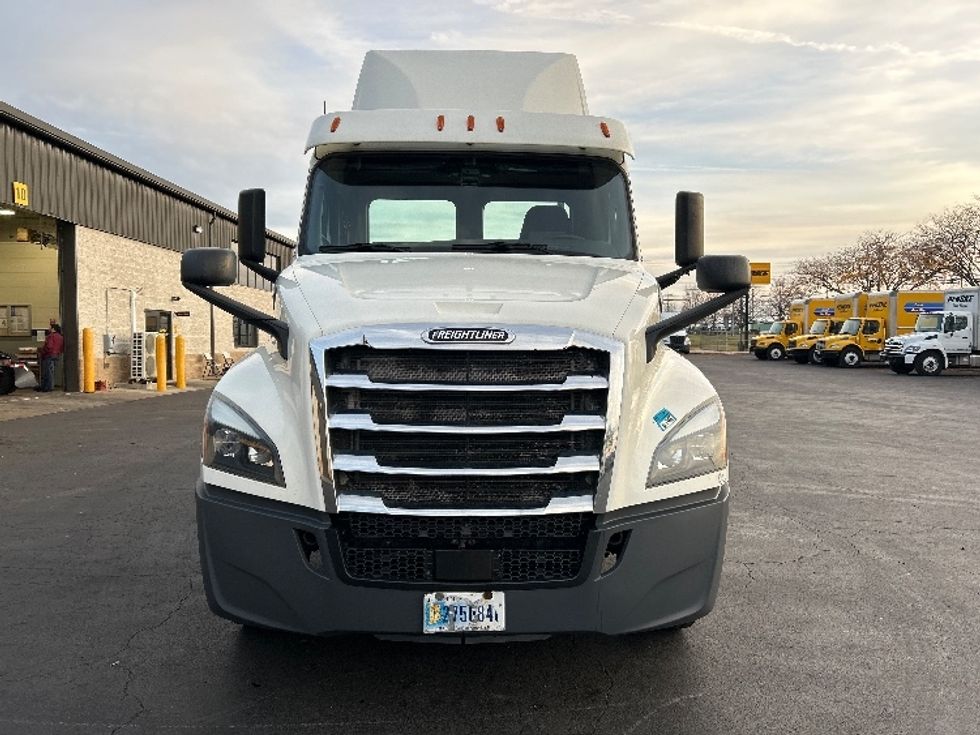 Day Cab Tractor-Heavy Duty Tractors-Freightliner-2019-T12664ST-Harrisburg-PA-291,110\n\t\tmiles-$ 37,750 - Image 2