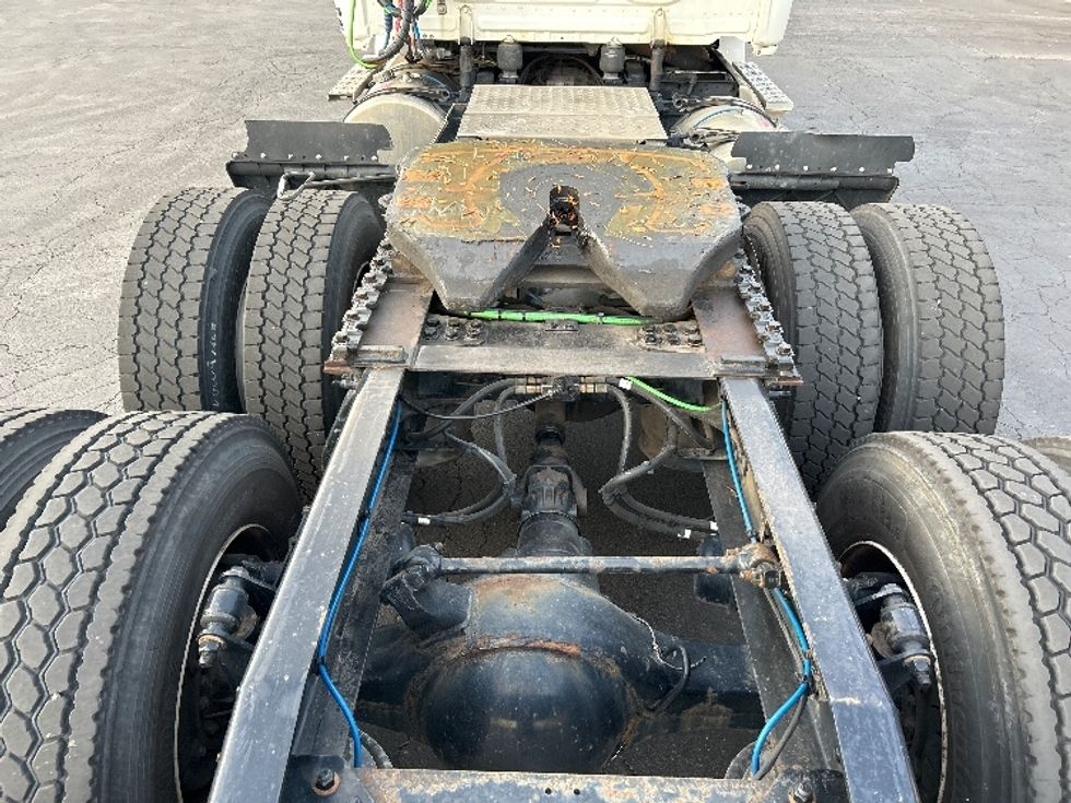 Day Cab Tractor-Heavy Duty Tractors-Freightliner-2019-T12664ST-Harrisburg-PA-291,110\n\t\tmiles-$ 37,750 - Image 6
