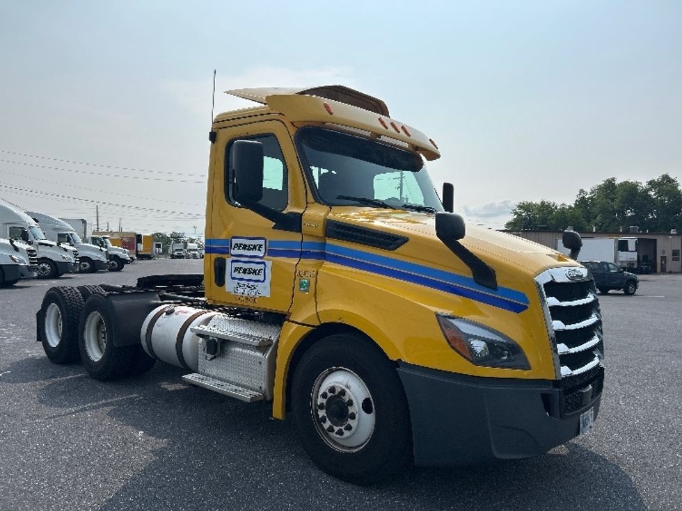 Day Cab Tractor-Heavy Duty Tractors-Freightliner-2019-T12664ST-Harrisburg-PA-588,208\n\t\tmiles-$ 28,000 - Image 1