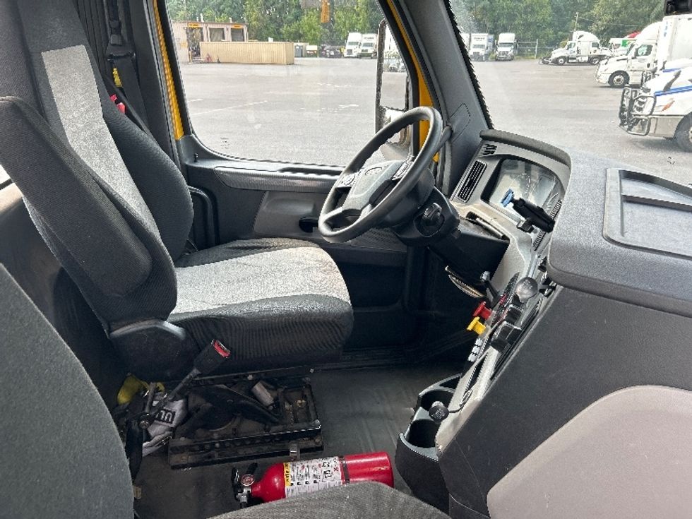Day Cab Tractor-Heavy Duty Tractors-Freightliner-2019-T12664ST-Harrisburg-PA-588,208\n\t\tmiles-$ 28,000 - Image 14