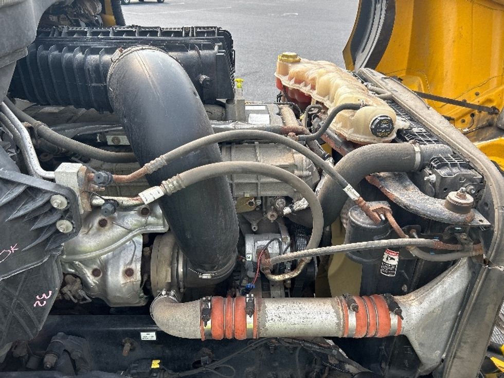 Day Cab Tractor-Heavy Duty Tractors-Freightliner-2019-T12664ST-Harrisburg-PA-588,208\n\t\tmiles-$ 28,000 - Image 15