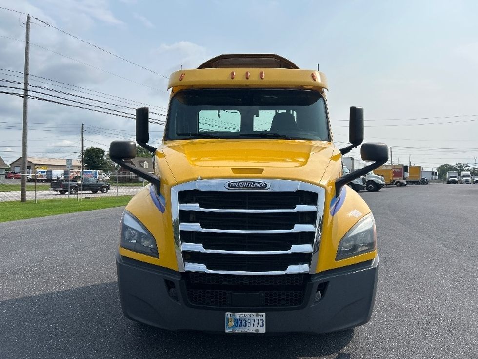 Day Cab Tractor-Heavy Duty Tractors-Freightliner-2019-T12664ST-Harrisburg-PA-588,208\n\t\tmiles-$ 28,000 - Image 2