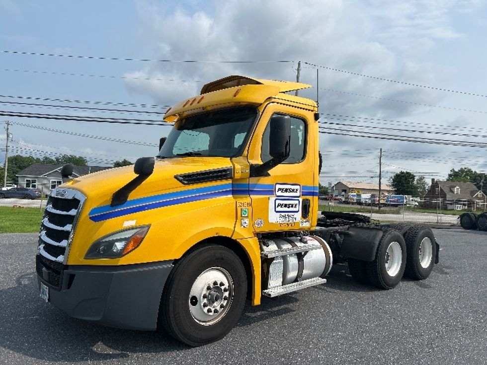 Day Cab Tractor-Heavy Duty Tractors-Freightliner-2019-T12664ST-Harrisburg-PA-588,208\n\t\tmiles-$ 28,000 - Image 3