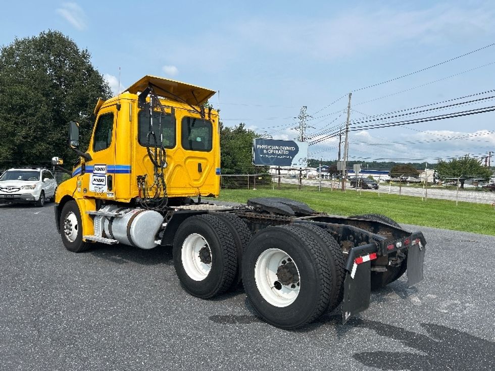 Day Cab Tractor-Heavy Duty Tractors-Freightliner-2019-T12664ST-Harrisburg-PA-588,208\n\t\tmiles-$ 28,000 - Image 5