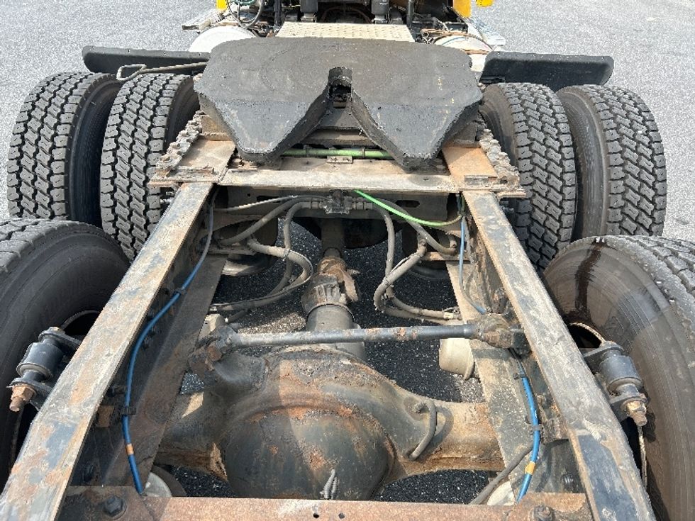 Day Cab Tractor-Heavy Duty Tractors-Freightliner-2019-T12664ST-Harrisburg-PA-588,208\n\t\tmiles-$ 28,000 - Image 6