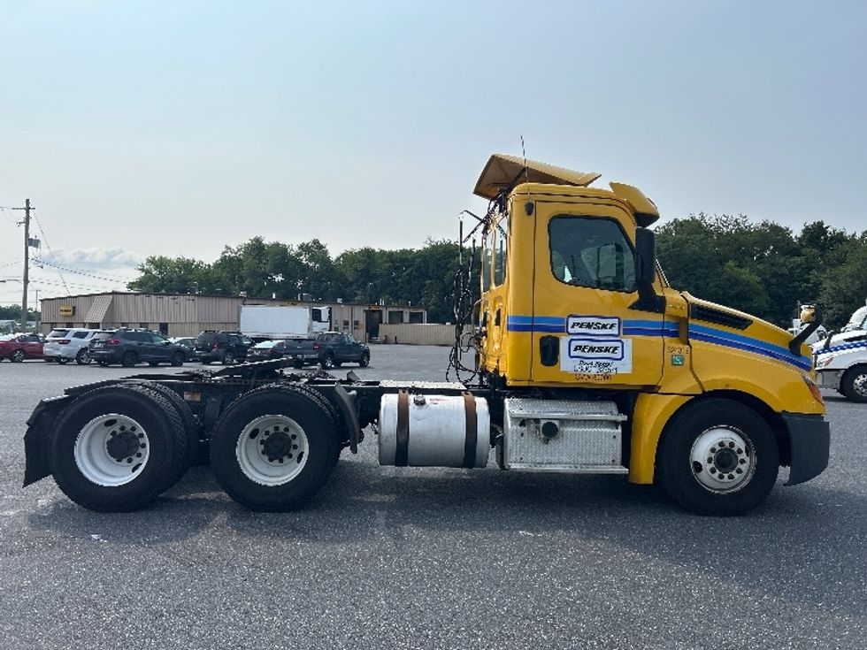 Day Cab Tractor-Heavy Duty Tractors-Freightliner-2019-T12664ST-Harrisburg-PA-588,208\n\t\tmiles-$ 28,000 - Image 8