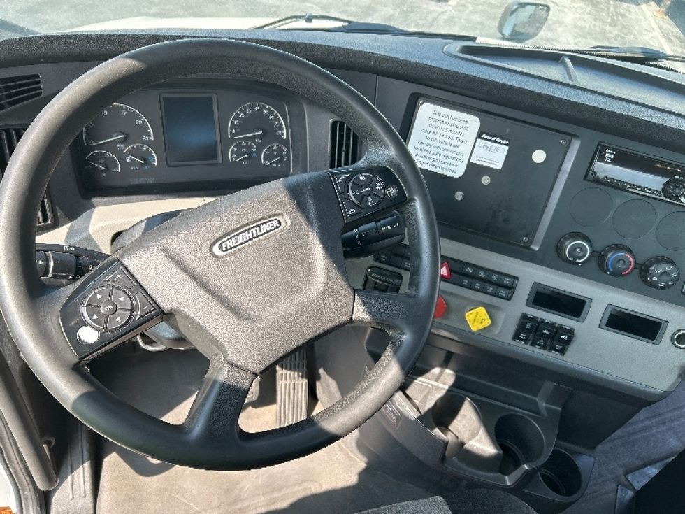 Day Cab Tractor-Heavy Duty Tractors-Freightliner-2019-T12664ST-Harrisburg-PA-623,687\n\t\tmiles-$ 33,500 - Image 11