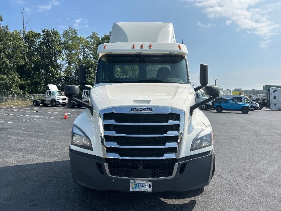 Day Cab Tractor-Heavy Duty Tractors-Freightliner-2019-T12664ST-Harrisburg-PA-623,687\n\t\tmiles-$ 33,500 - Image 2