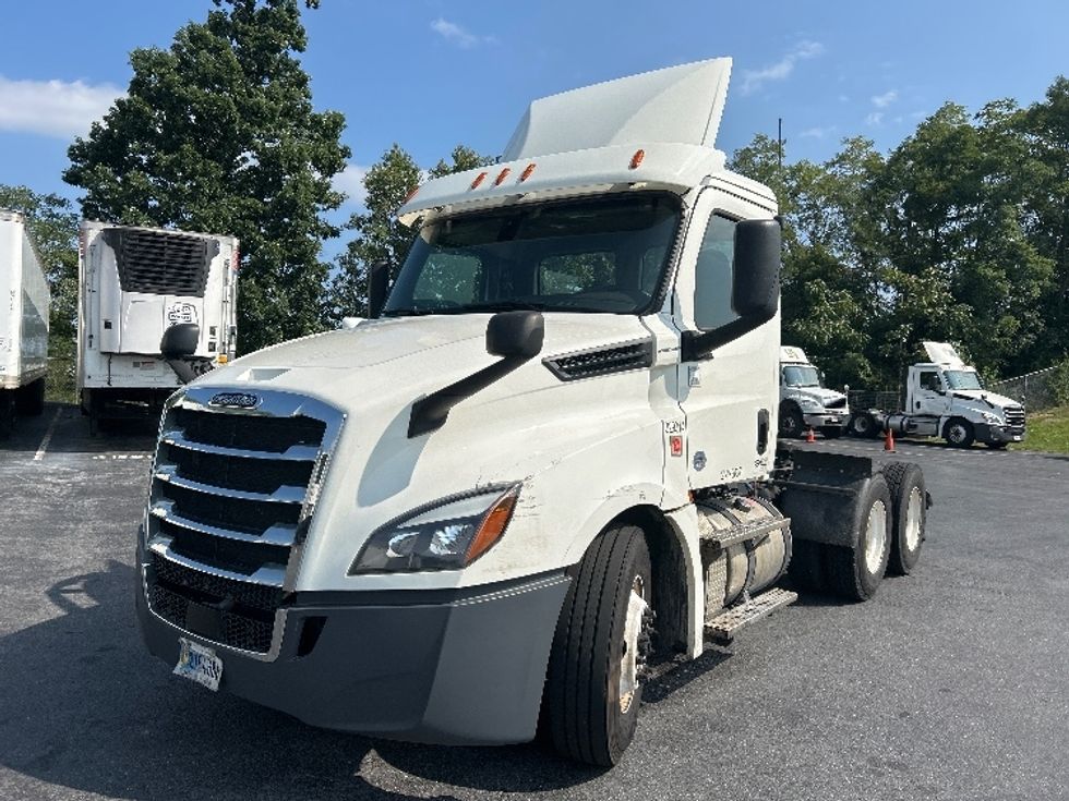 Day Cab Tractor-Heavy Duty Tractors-Freightliner-2019-T12664ST-Harrisburg-PA-623,687\n\t\tmiles-$ 33,500 - Image 3