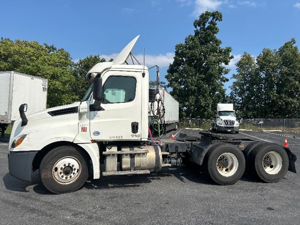 Day Cab Tractor-Heavy Duty Tractors-Freightliner-2019-T12664ST-Harrisburg-PA-623,687\n\t\tmiles-$ 33,500 - Image 4