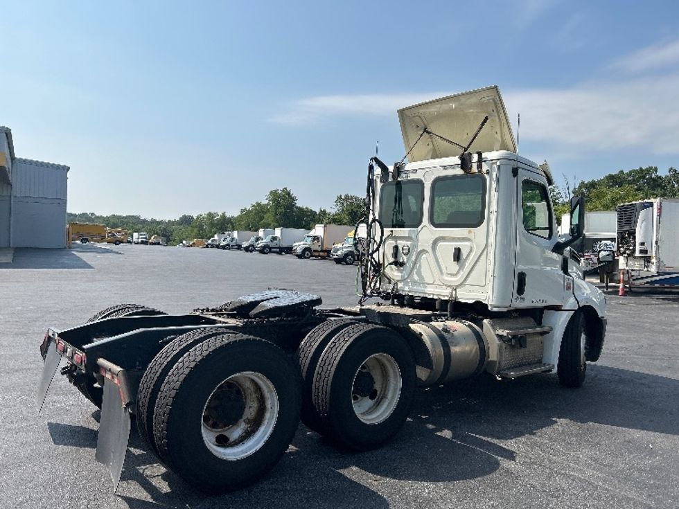 Day Cab Tractor-Heavy Duty Tractors-Freightliner-2019-T12664ST-Harrisburg-PA-623,687\n\t\tmiles-$ 33,500 - Image 7