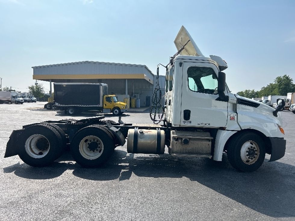 Day Cab Tractor-Heavy Duty Tractors-Freightliner-2019-T12664ST-Harrisburg-PA-623,687\n\t\tmiles-$ 33,500 - Image 8