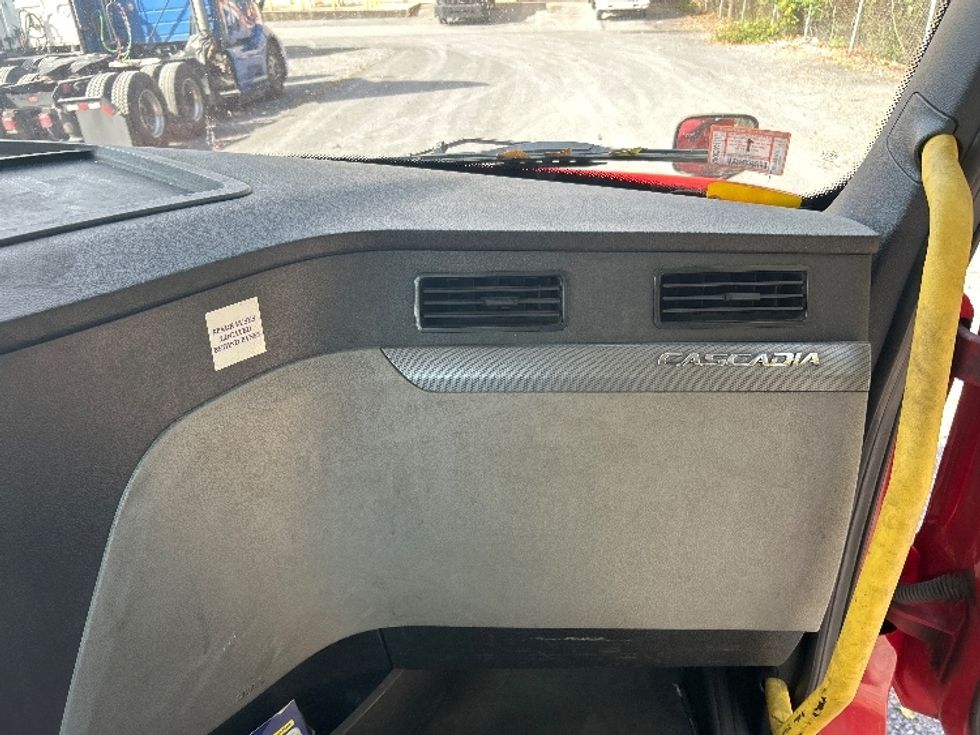 Day Cab Tractor-Heavy Duty Tractors-Freightliner-2019-T12664ST-Harrisburg-PA-625,275\n\t\tmiles-$ 26,250 - Image 13