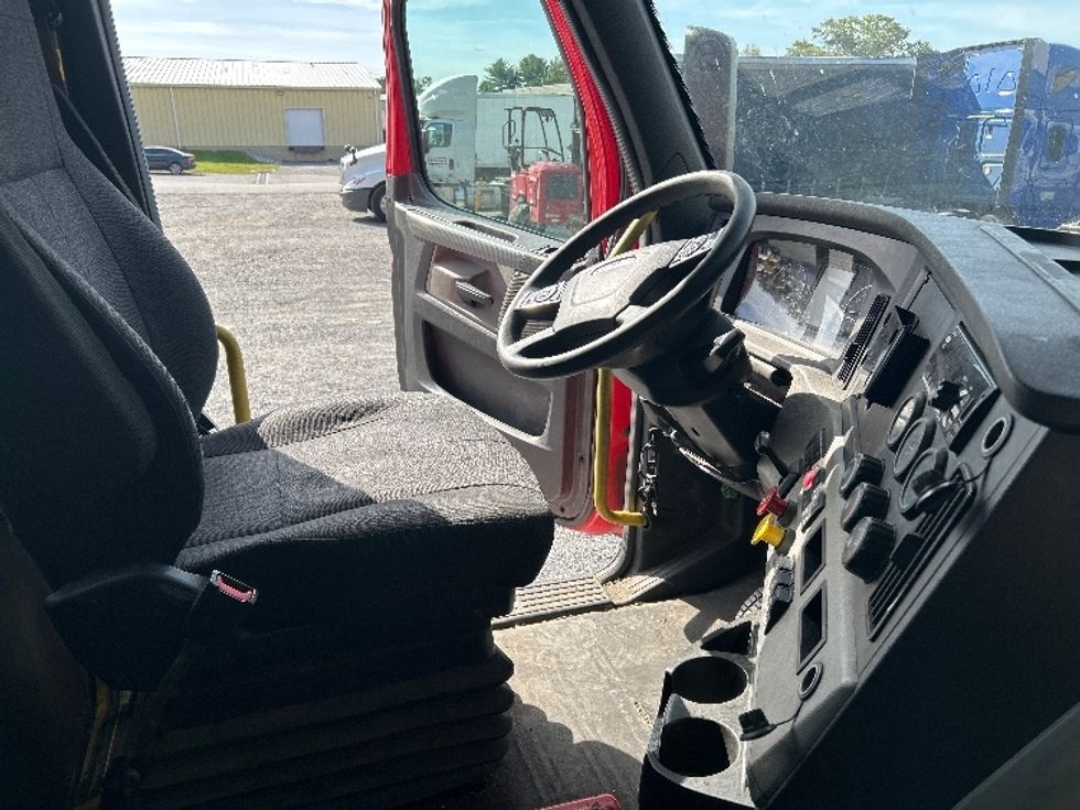 Day Cab Tractor-Heavy Duty Tractors-Freightliner-2019-T12664ST-Harrisburg-PA-625,275\n\t\tmiles-$ 26,250 - Image 14