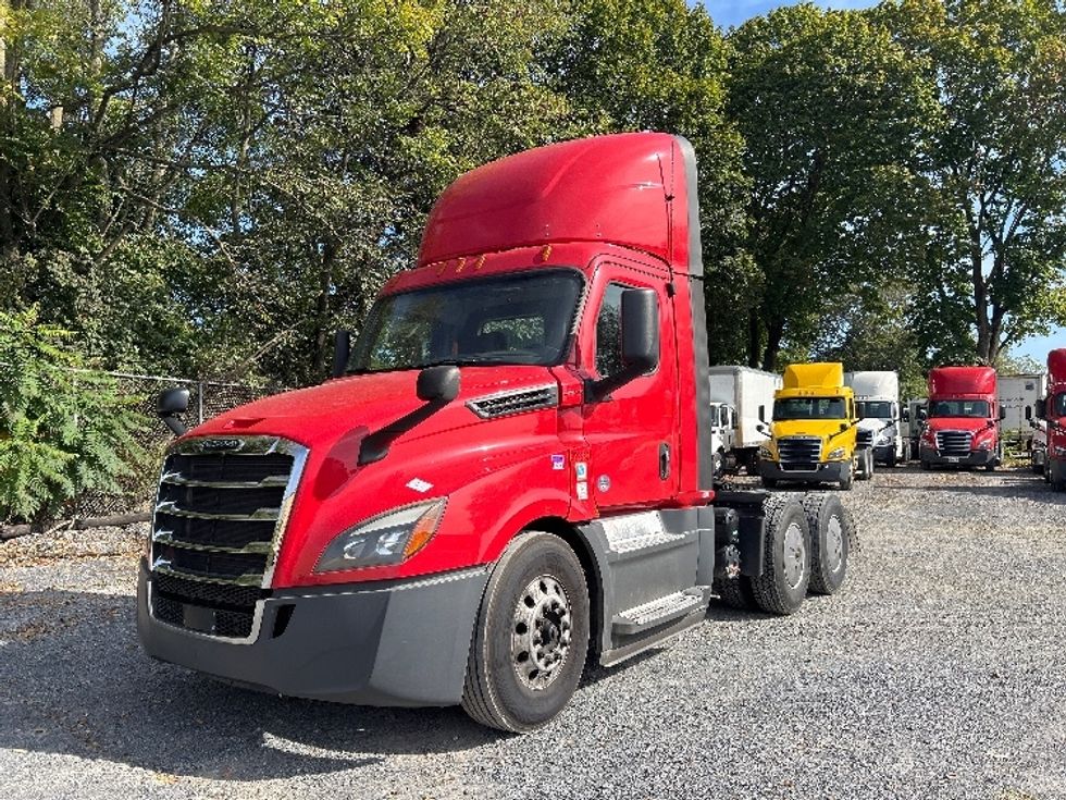 Day Cab Tractor-Heavy Duty Tractors-Freightliner-2019-T12664ST-Harrisburg-PA-625,275\n\t\tmiles-$ 26,250 - Image 3