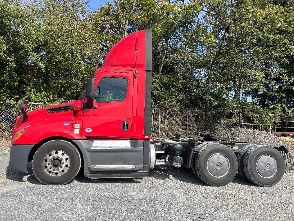 Day Cab Tractor-Heavy Duty Tractors-Freightliner-2019-T12664ST-Harrisburg-PA-625,275\n\t\tmiles-$ 26,250 - Image 4
