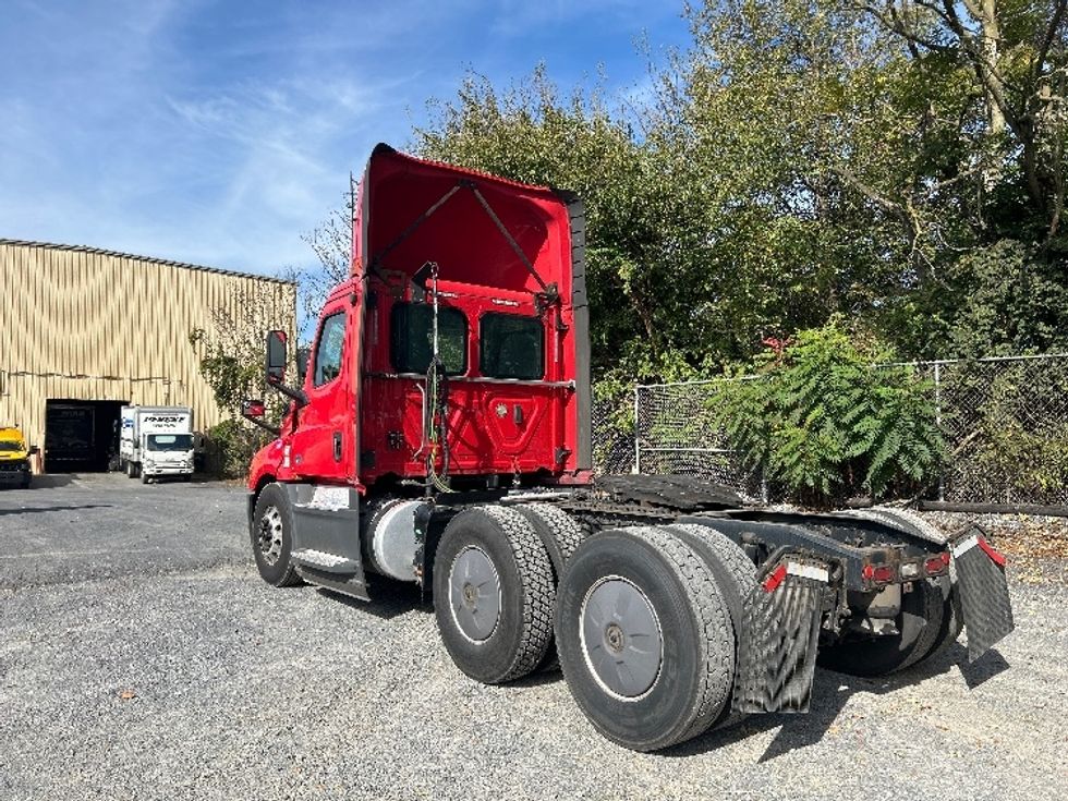 Day Cab Tractor-Heavy Duty Tractors-Freightliner-2019-T12664ST-Harrisburg-PA-625,275\n\t\tmiles-$ 26,250 - Image 5